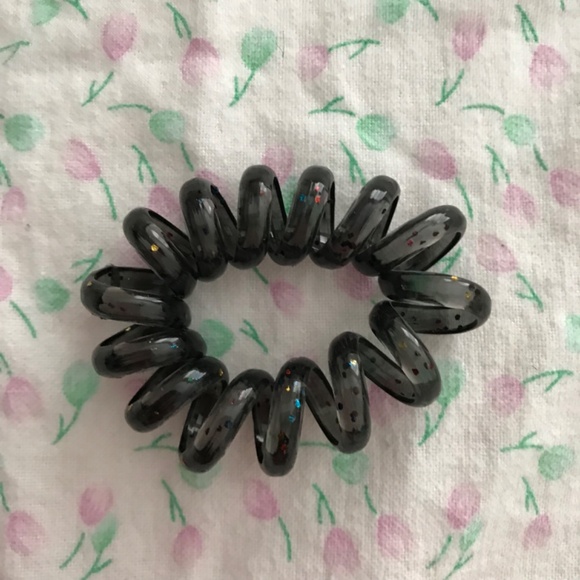 Plastic Elastic Coil Scrunchie Hair Tie Black Dots Spiral Size 2 Inch - Picture 2 of 2